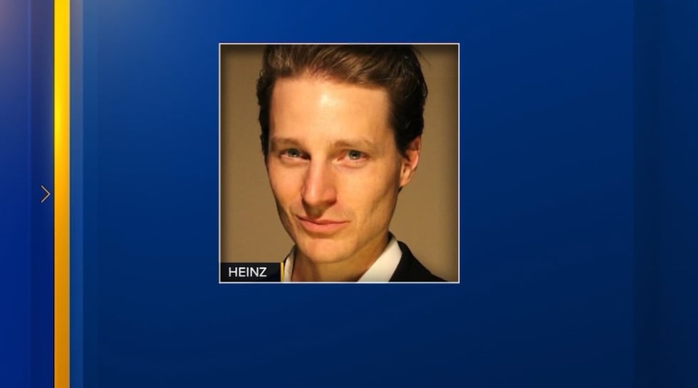 La policía dijo que Ernest Heinz, de 46 años, está acusado de intento de asesinato, asalto...