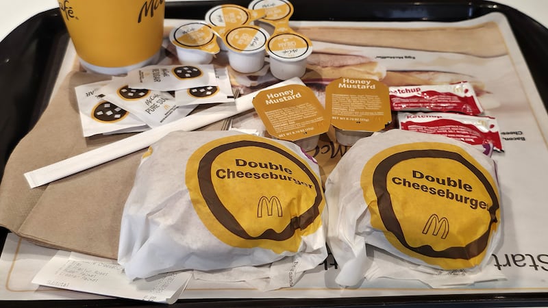 Una selección del menú McValue en un restaurante McDonald's, el martes 31 de marzo de 2026, en...