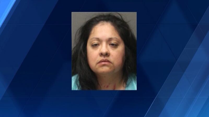 Gloria Elena Hughes, de 37 años, está acusada de matar a su hijo de 3 años, Jason García. Al...