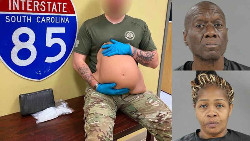 Anthony Miller (arriba) y Cemeka Mitchem (abajo) fueron arrestados y acusados de tráfico de...