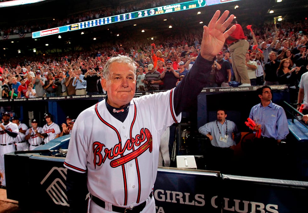 ARCHIVO - Foto del 11 de octubre del 2010, el mánager de los Bravos de Atlanta Bobby Cox...