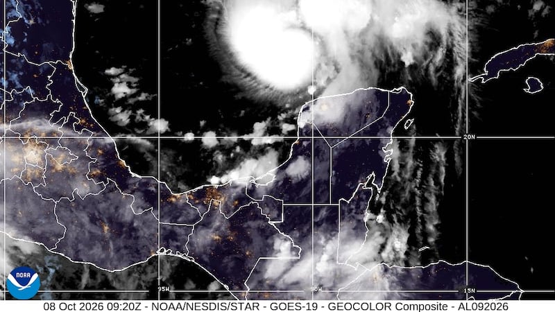 Esta imagen por satélite de la Oficina Nacional de Administración Oceánica y Atmosférica de...