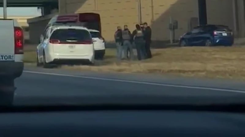 Liberan al migrante que pasó a manos de ICE tras arresto por aparente exceso de velocidad en...