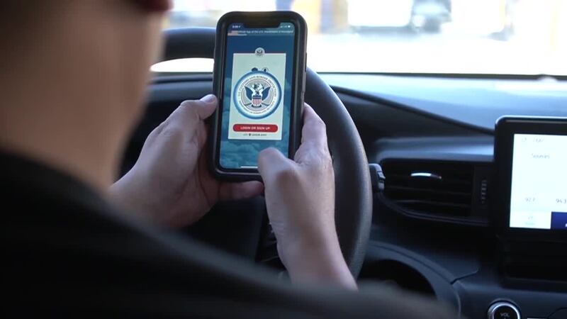 Termina el plazo para miles de migrantes, un abogado nos explica qué significa esto