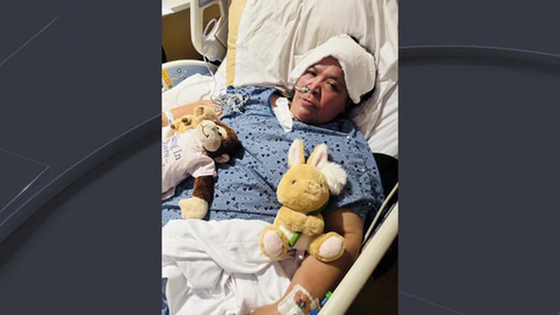 Madre hispana sufre derrame cerebral tras ser víctima de supuestos insultos racistas por parte...