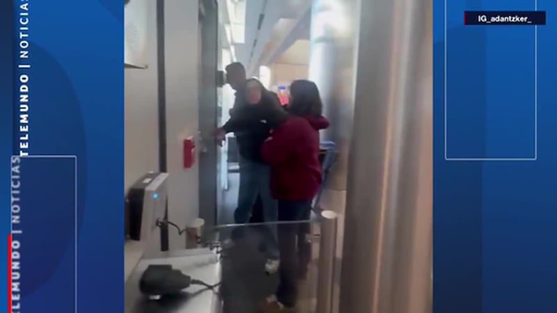 Al menos 800 detenciones de inmigrantes en aeropuertos después de que TSA compartiera...