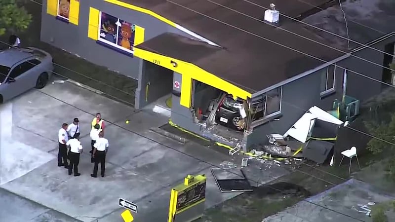 Un hombre de 79 años estrelló su camioneta contra una guardería. Autoridades revelan detalles...